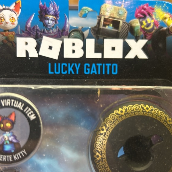 ROBLOX LUCKY GATITO ACTION FIGURE WITH ACCESSORIES. - Picture 2 of 10